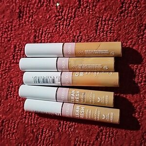 Lots of 5 Cover Girl Clean fresh hydrating concealer